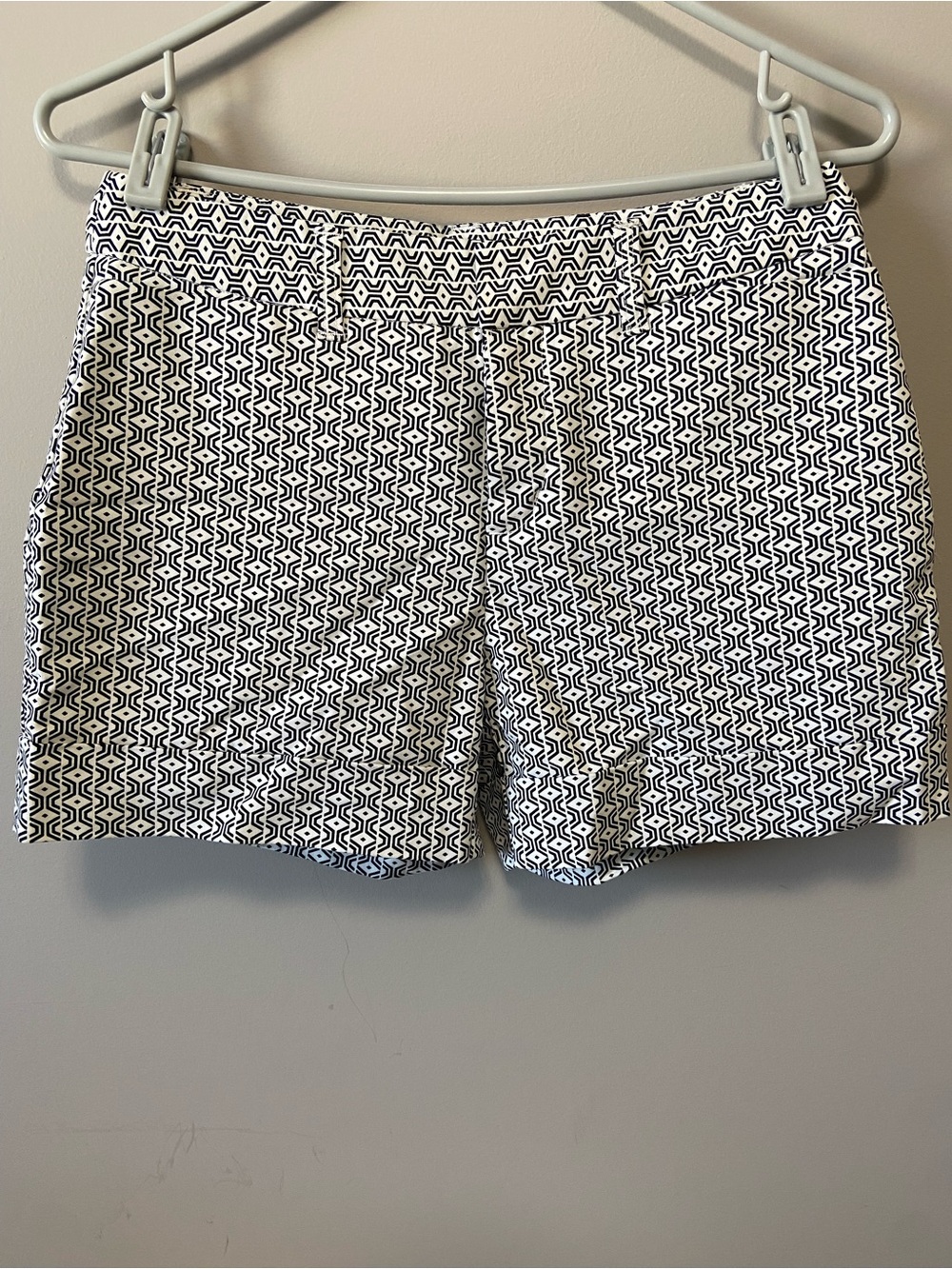 Catherine Malandrino Black & White Geometric Stretch Shorts
